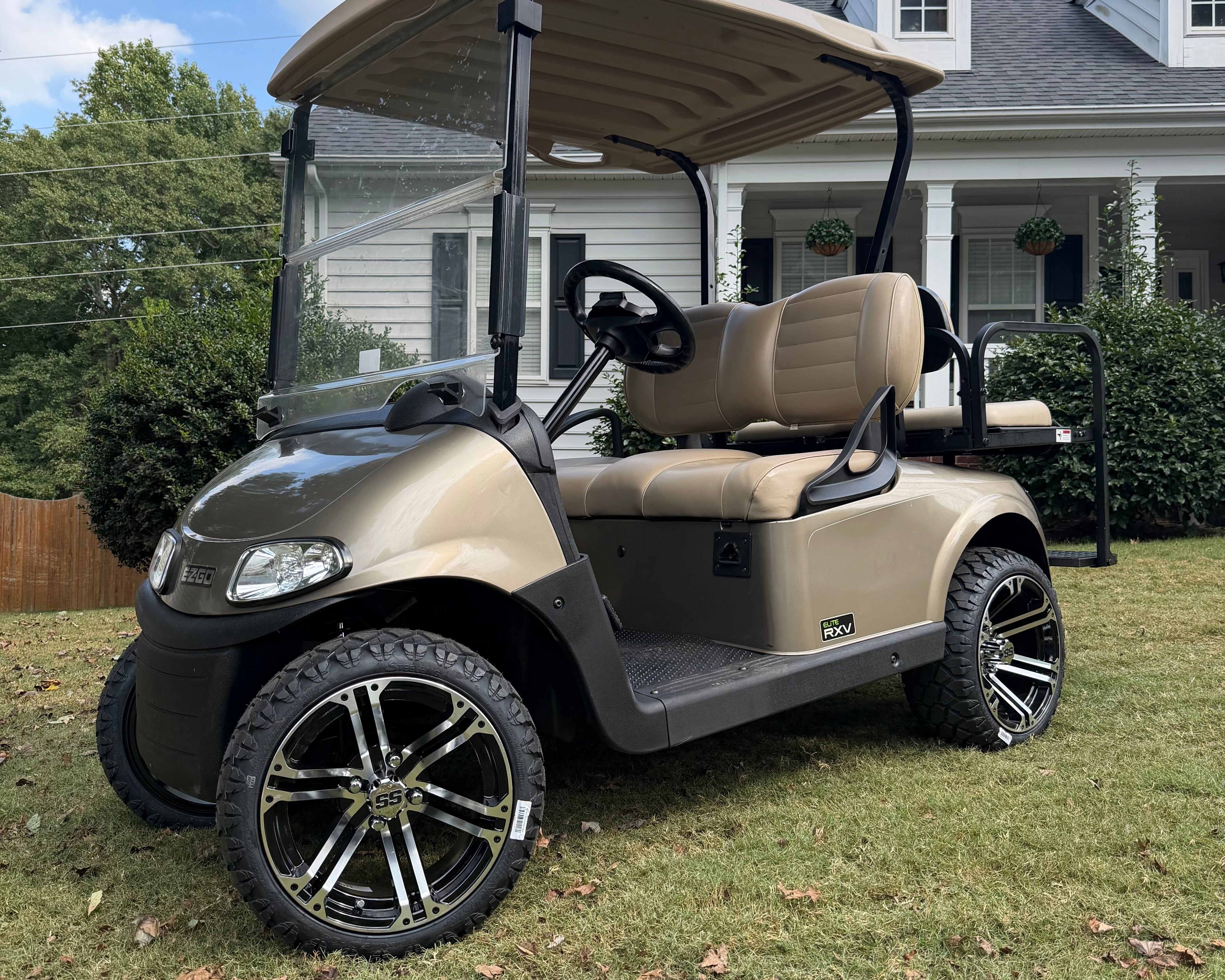 2019 EZGO RXV Elite Lithium Ion Golf Cart (31049)