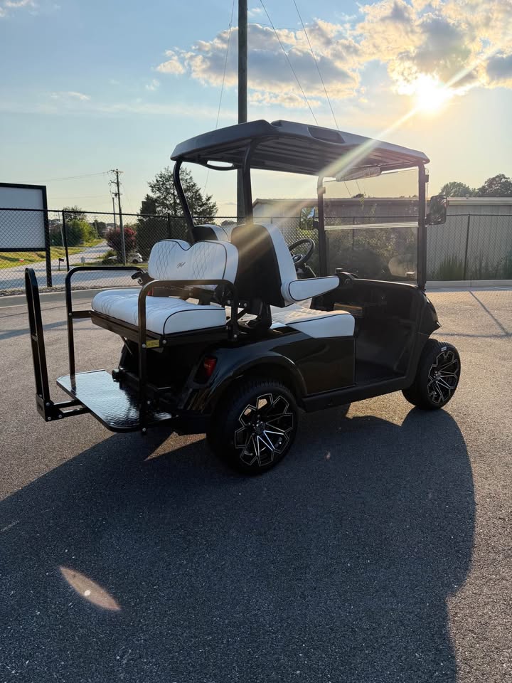 2021 EZGO RXV Elite Lithium Ion Golf Cart