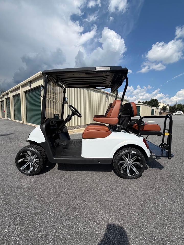 2023 EZGO RXV Elite Lithium Ion Golf Cart