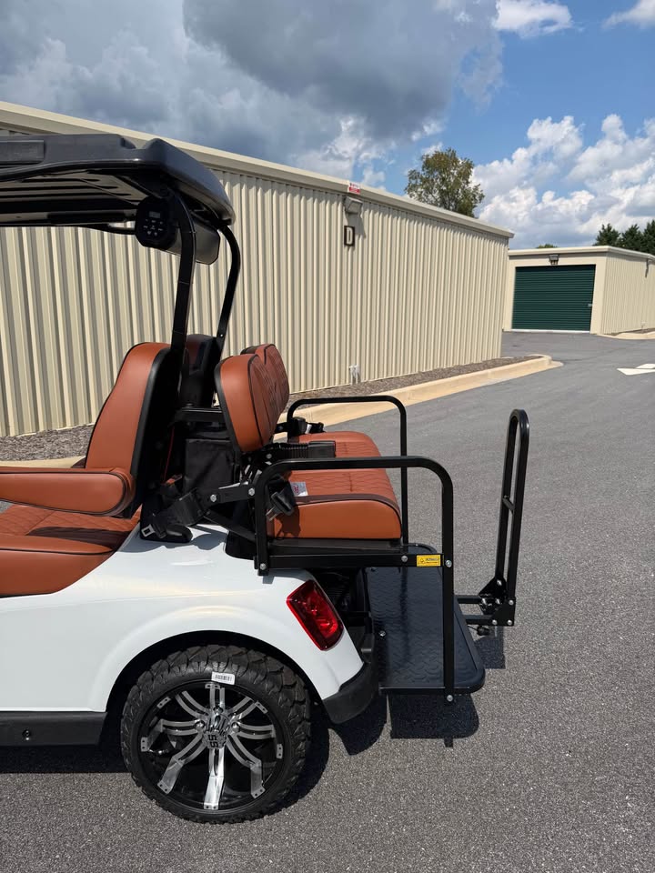 2023 EZGO RXV Elite Lithium Ion Golf Cart